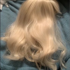 Medium length blonde wig. BRAND NEW!!!
